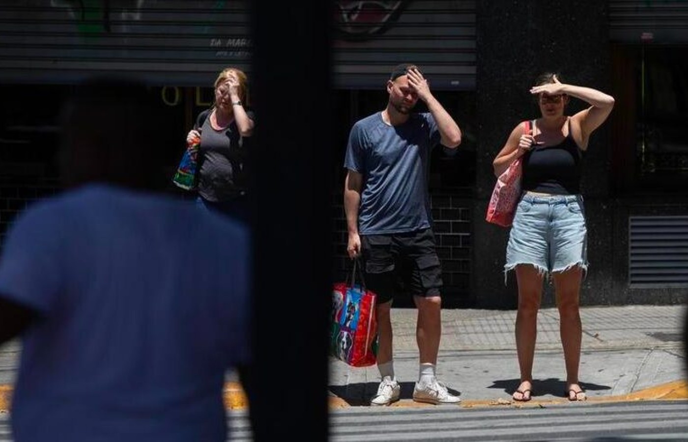 Altas temperaturas y cortes de energía afectan Área Metropolitana de Buenos Aires, Argentina