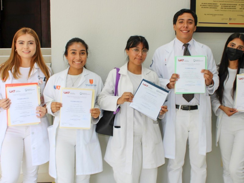 Egresados de Medicina de la UAT obtienen 276 plazas para internado